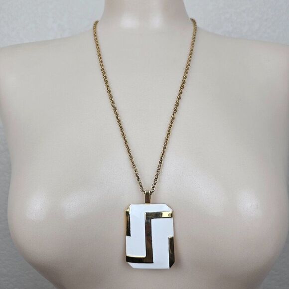 Vintage Modernist White Enamel Gold Tone Signed Crown Trifari Pendant Necklace - Picture 15 of 15